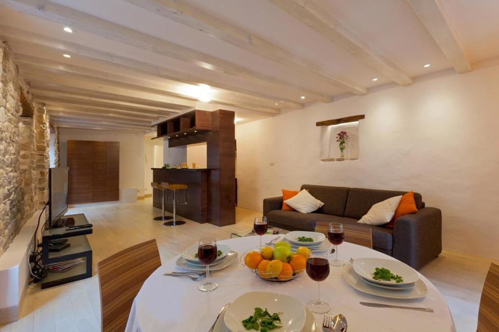 Luxury San Giovanni Apartment 2 سبليت الغرفة الصورة
